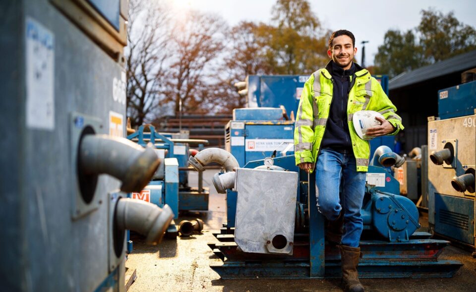 Medewerker-bij-pomp